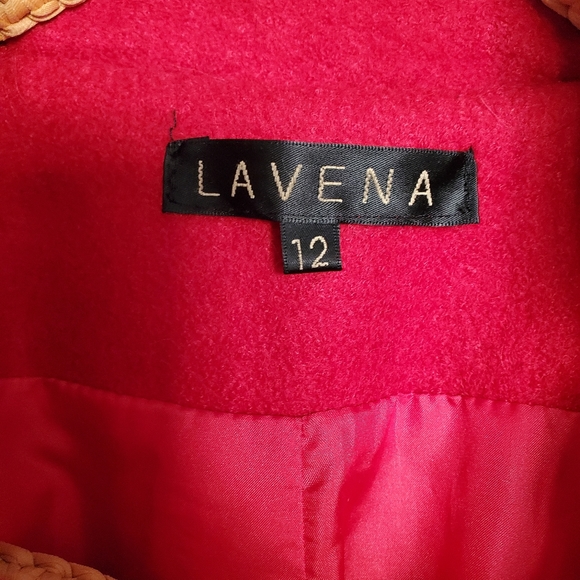 Red Capelet - Picture 5 of 13